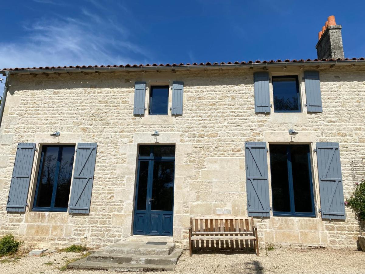 Chateau Des Loups - Les Pommiers Echire Exterior photo