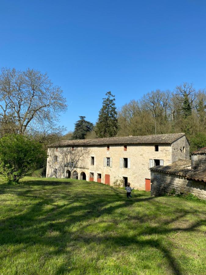Chateau Des Loups - Les Pommiers Echire Exterior photo