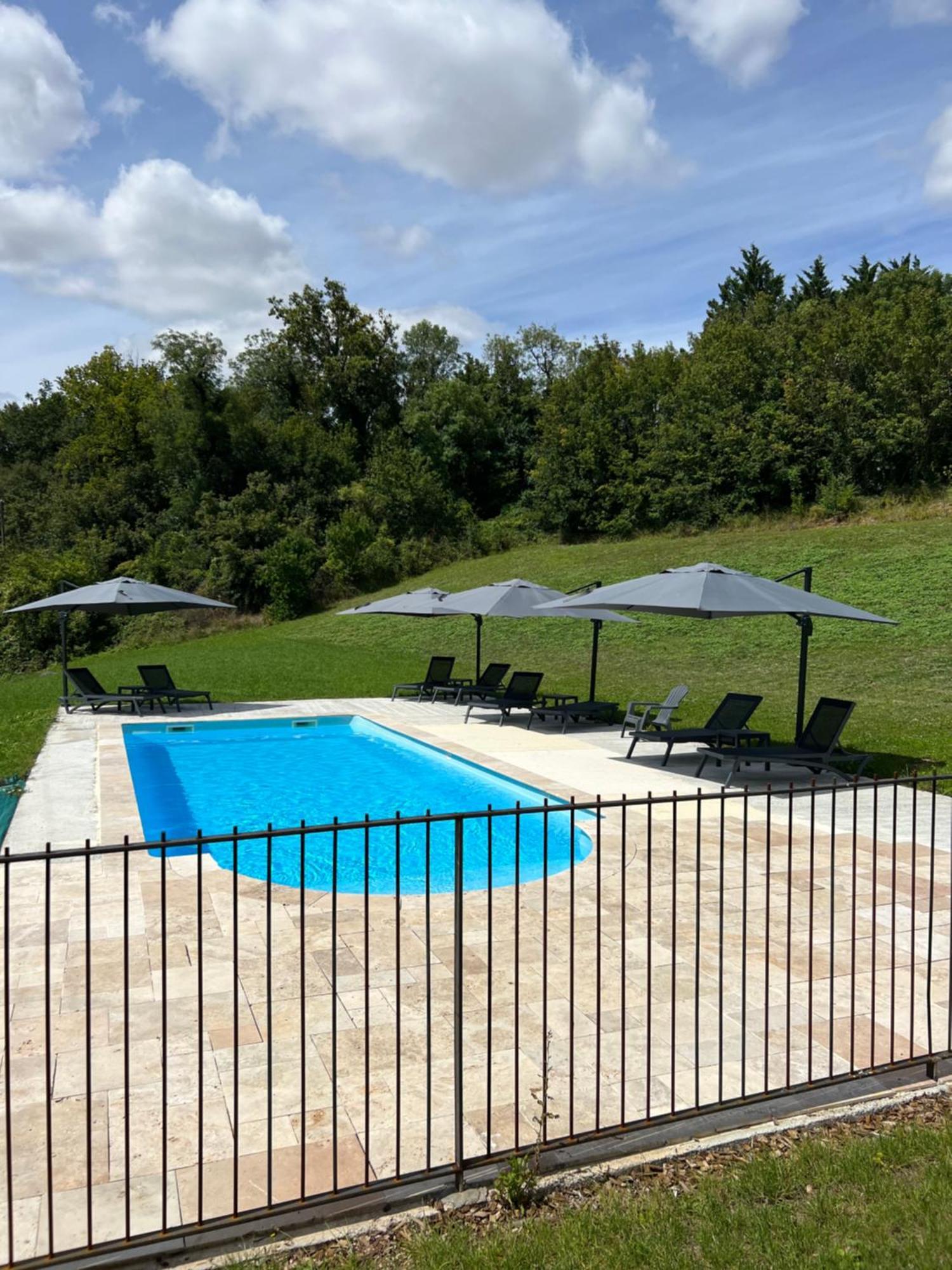 Chateau Des Loups - Les Pommiers Echire Exterior photo